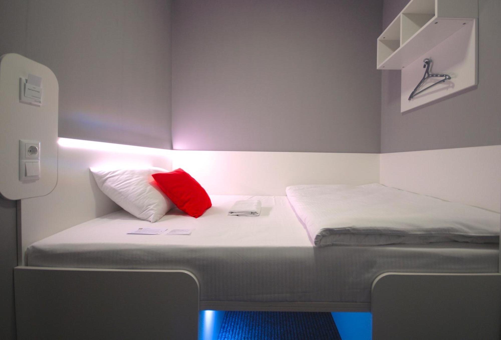 Cubby Hotel Львів Екстер'єр фото